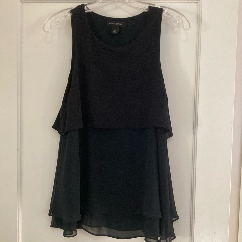 Pretty Banana Republic top. Size XS